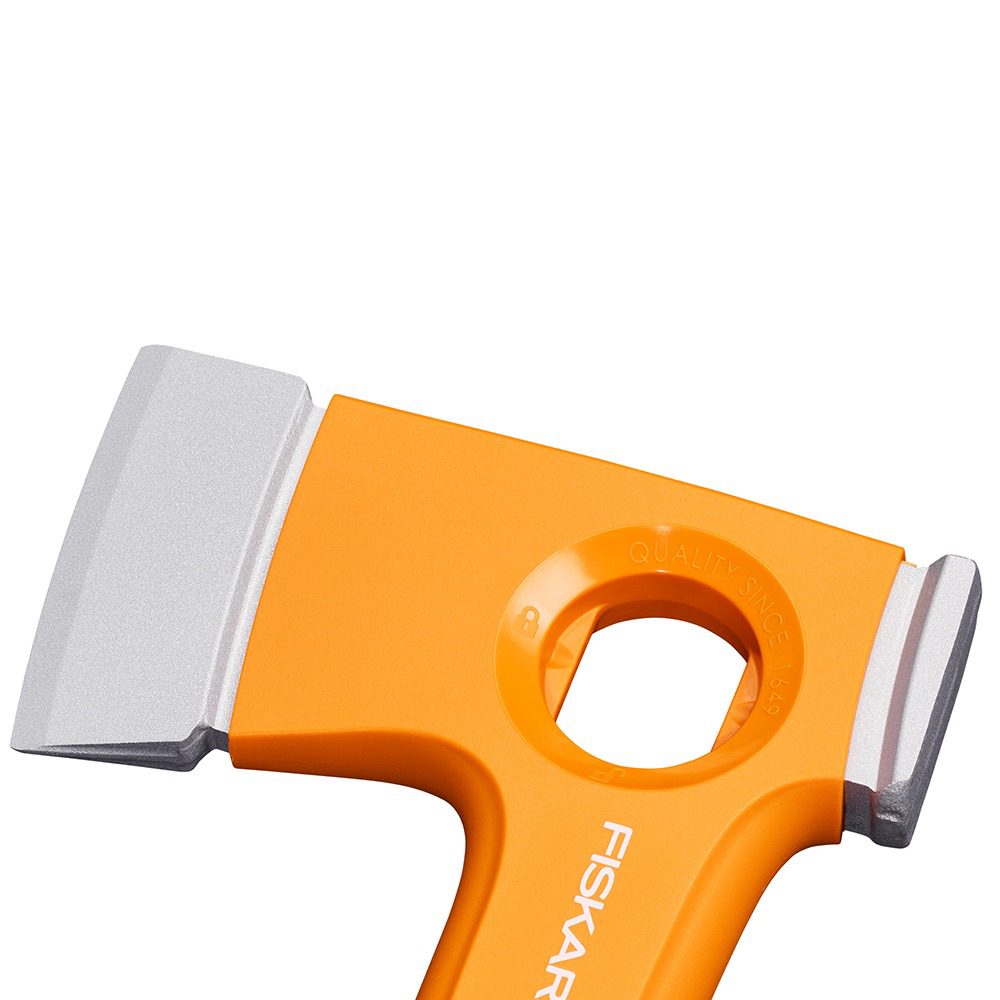 fiskars-x13-ultralichte-campingbijl-3 fiskars x13 ultralichte campingbijl 3
